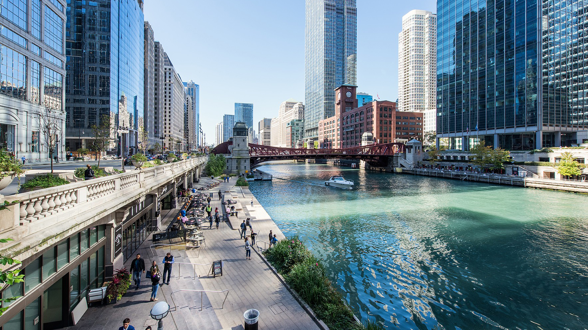 Chicago s Riverwalk. Photo by Angie McMonigal.
